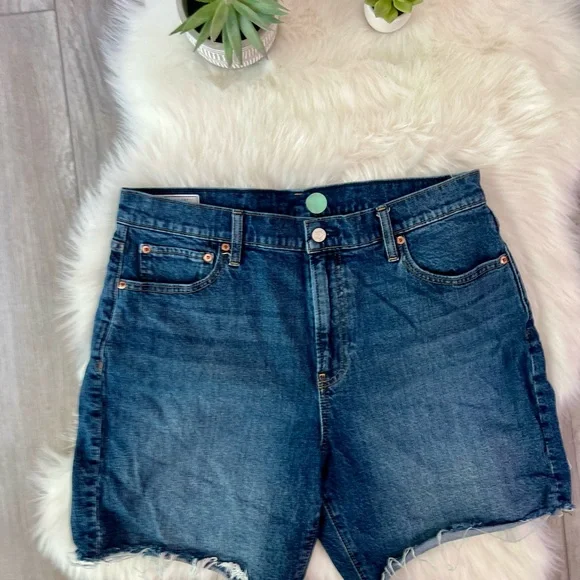 GAP | Cheeky Midi Denim Women's cut off distressed Shorts size 32/14 - Picture 3 of 5